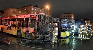 Tuzla'da 3 İETT otobüsü alev alev yandı