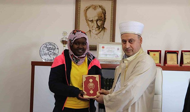 Ugandalı Namubıru'da İslam'ı seçip Zeynep ismini aldı