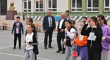 Vali Çiçek ve Başkan Büyükkılıç'tan eğlenceli 'deprem bilinçlendirmesi'