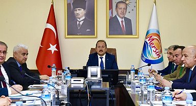 Vali Pehlivan, depremzedelere yönelik koordinasyon toplantısı yaptı