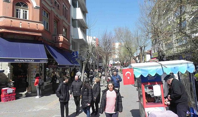 Vatandaşlar güzel havanın keyfini dışarıda çıkardı