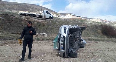 Virajı alamayan otomobil takla attı: 1'i ağır 2 yaralı