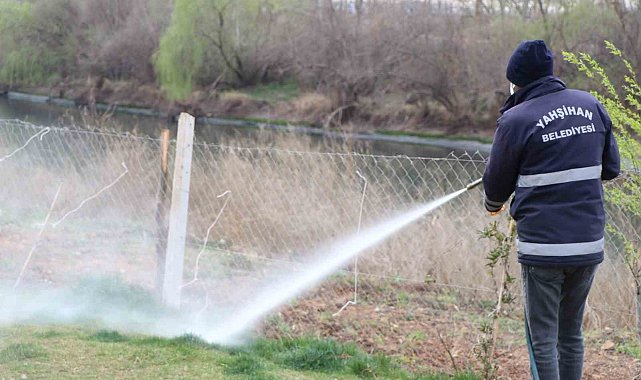 Yaahşihan'da larva ilaçlaması sürüyor