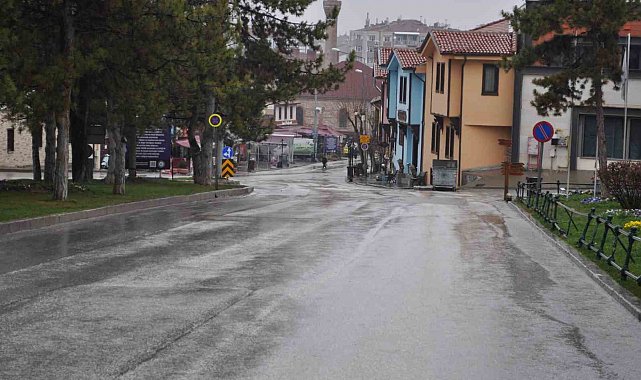 Yağmur Odunpazarı'nda adeta sele dönüştü