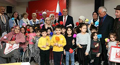 Yaşlılar Haftası'nda Gönül Köşkü'ne miniklerden sürpriz