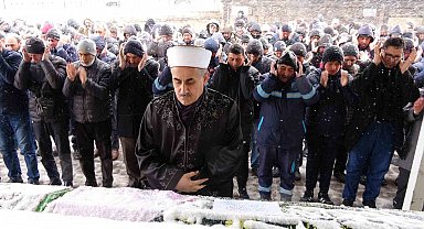 Yozgat'ta eşi tarafından öldürülen kadın son yolculuğuna uğurlandı