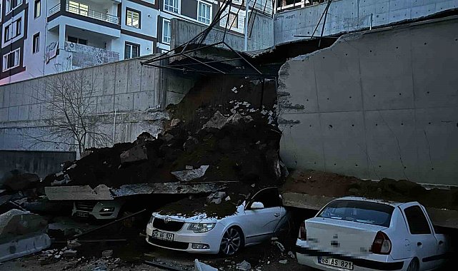 Yozgat'ta istinat duvarı çöktü, 11 araç hasar gördü