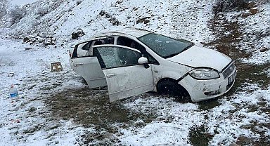 Yozgat'ta otomobil şarampole yuvarlandı: 5 yaralı