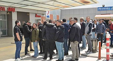 3 kişinin öldüğü kazada yaralanan mesai arkadaşlarını yalnız bırakmadılar
