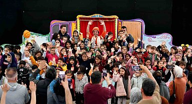 'Dünyanın Eski Zamanlarında' oyunu çocuklar için sahnelendi