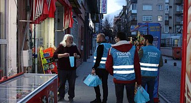 'İftara Beş Kala' programında vatandaşlara hurma ve su ikram edildi