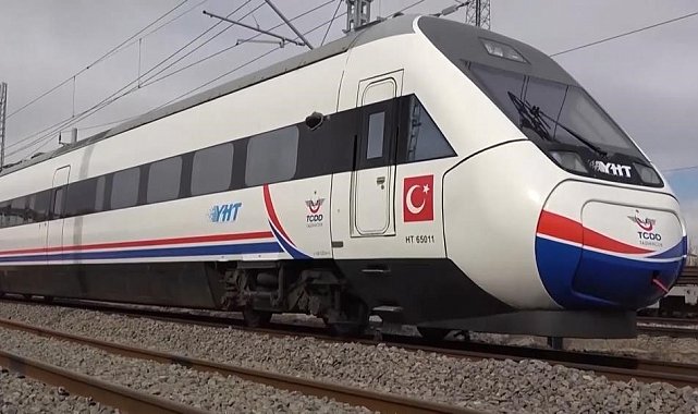 43 ilin geçiş güzergahı hızlı trenle buluştu, ilk sefer yapıldı: Binlerce vatandaş Türk bayraklarıyla karşıladı