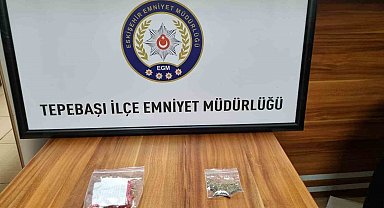 7 Suçtan aranan 2 şahıs uyuşturucu madde ile yakayı ele verdi
