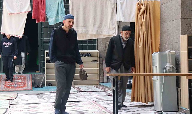 774 yıllık medresede itikafa girdiler