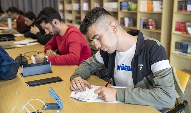 Adres Okuma Salonu, depremzede öğrencilerin uğrak noktası oldu