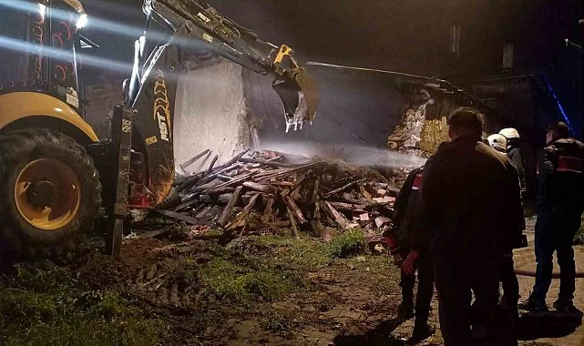 Ahırlı'da ev yangını