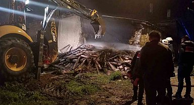 Ahırlı'da ev yangını