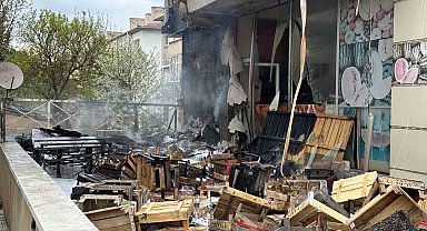 Alevler 7 katlı binayı sardı: Bayram ziyareti olası faciayı önledi