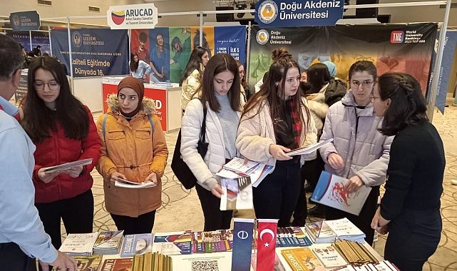 Anadolu Üniversitesi, eğitim fuarlarında yoğun ilgi görüyor