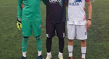 Baba - oğul yeşil sahada rakip oldu