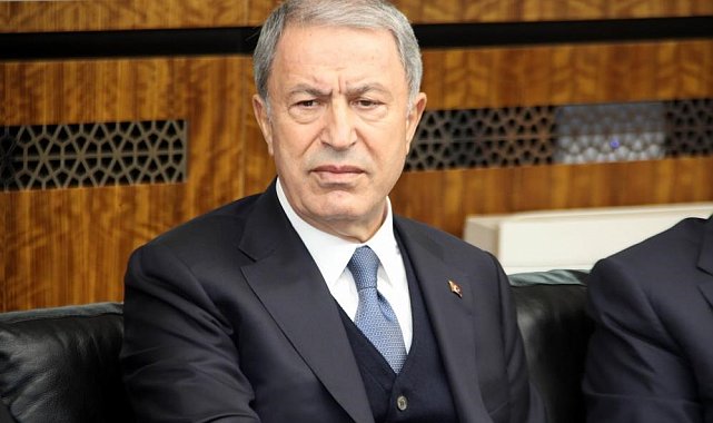 Bakan Akar, Danimarka'da Kur'an-ı Kerim ve Türk bayrağına yönelik saldırıyı lanetledi