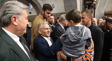 Bakan Akar ile Başkan Büyükkılıç, bayram sevincini vatandaşlarla yaşadı