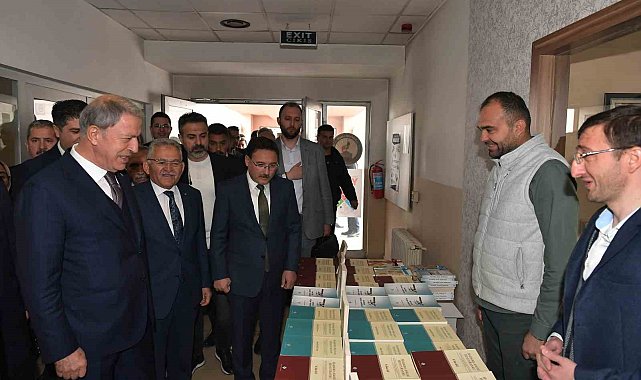 Bakan Akar Kayseri Lisesi Öğrencileriyle Buluştu