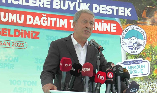Bakan Akar: "Teröristler ile arasında mesafe olmayanlar bizim için büyük bir endişe kaynağıdır"