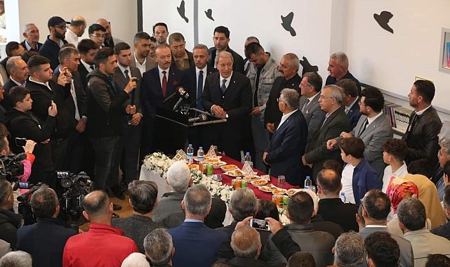 Bakan Akar: "Teröristler kan ağlıyor, bitecekler. Tek umutları seçim"