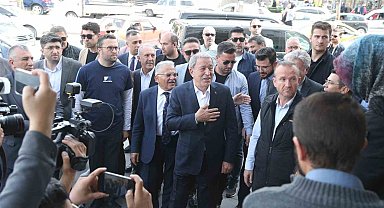 Bakan Akar; Şehit Aileleri ve Gaziler Derneği'ni ziyaret etti
