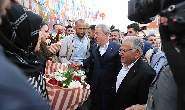 Bakan Akar ve Başkan Büyükkılıç'ın Tomarza ve Bünyan ziyaretleri mini mitinge dönüşte