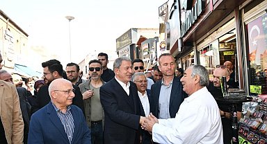 Bakan Akar Ve Başkan Büyükkılıç'tan tarihi kapalı çarşı esnafına ziyaret