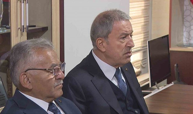 Bakan Akar'dan terörle iş birliğine yönelik "otobüs" benzetmesi