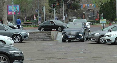 Bakan Akar'dan Togg'lu bayramlaşma