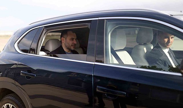 Bakan Akar'dan Ukrayna Altyapı Bakanı Kubrakov'a Togg jesti