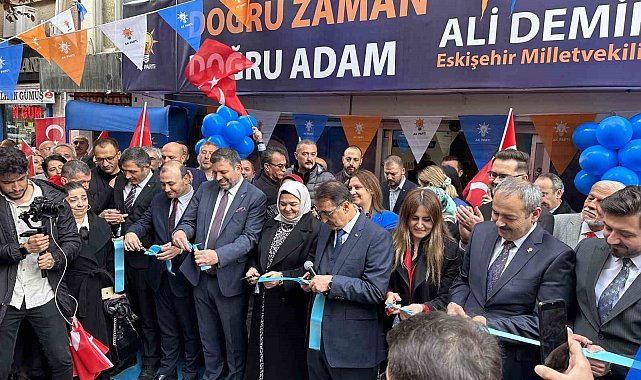 Bakan Dönmez, Eskişehir'de seçim bürosu açılışına katıldı
