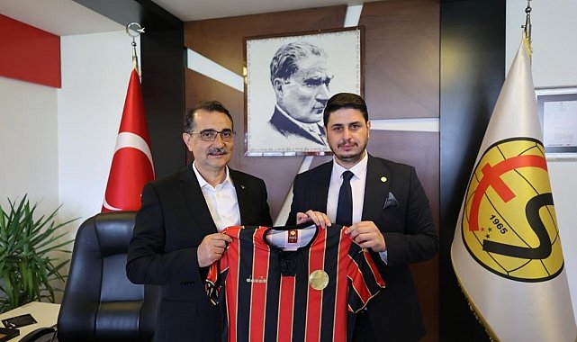 Bakan Dönmez Eskişehirspor'u ziyaret etti
