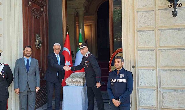 Bakan Ersoy: "M.S. 2. yüzyıla ait olan mezar stelini İtalya'da teslim aldık"