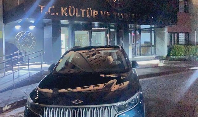 Bakan Ersoy, Togg'u teslim alan bakanlar listesine katıldı