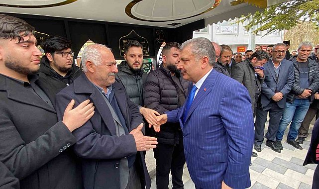 Bakan Koca halasının oğlunun cenazesine katıldı