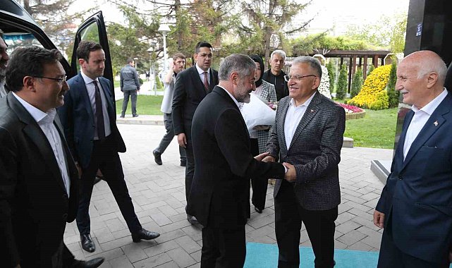 Bakan Nebati Kayseri Büyükşehir'i Ziyaret Etti