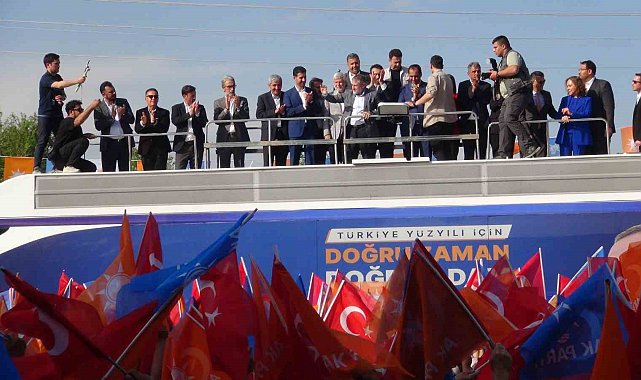 Bakan Nebati Silifke yoğurdu ikram edilince, "Biri yerken başkası bakmaz, sonra yiyeceğim" dedi