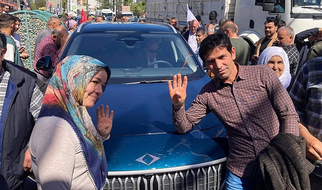 Bakan Nebati Togg'la geldi, vatandaşlar araçtan gözlerini alamadı