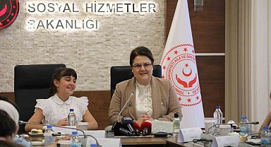 Bakan Yanık, koltuğunu 10 yaşındaki Havva Nil'e devretti