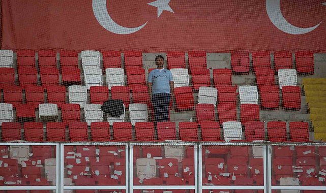 Başakşehir'i, Sivasspor deplasmanında 1 taraftar destekledi