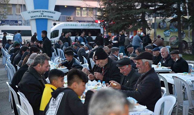 Başkan Ataç, Alpu'da vatandaşlarla iftar yaptı