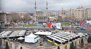 Başkan Büyükkılıç, 12 adet yeni otobüsü tanıttı
