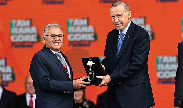 Başkan Büyükkılıç, 4 yılda 29 ödül alarak yatırım ve hizmetleri taçlandırdı