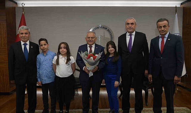 Başkan Büyükkılıç, koltuğunu çocuklara devretti