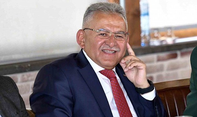 Başkan Büyükkılıç: "Hulusi Akar'ın fotoğrafı Milli Savunma Bakanı olarak asıldı"